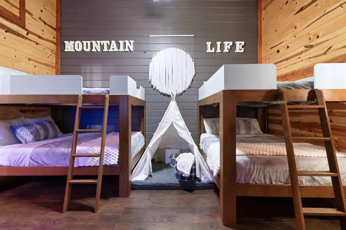 Blackhawk Lodge — photo 3 of 12, Sevierville TN cabin